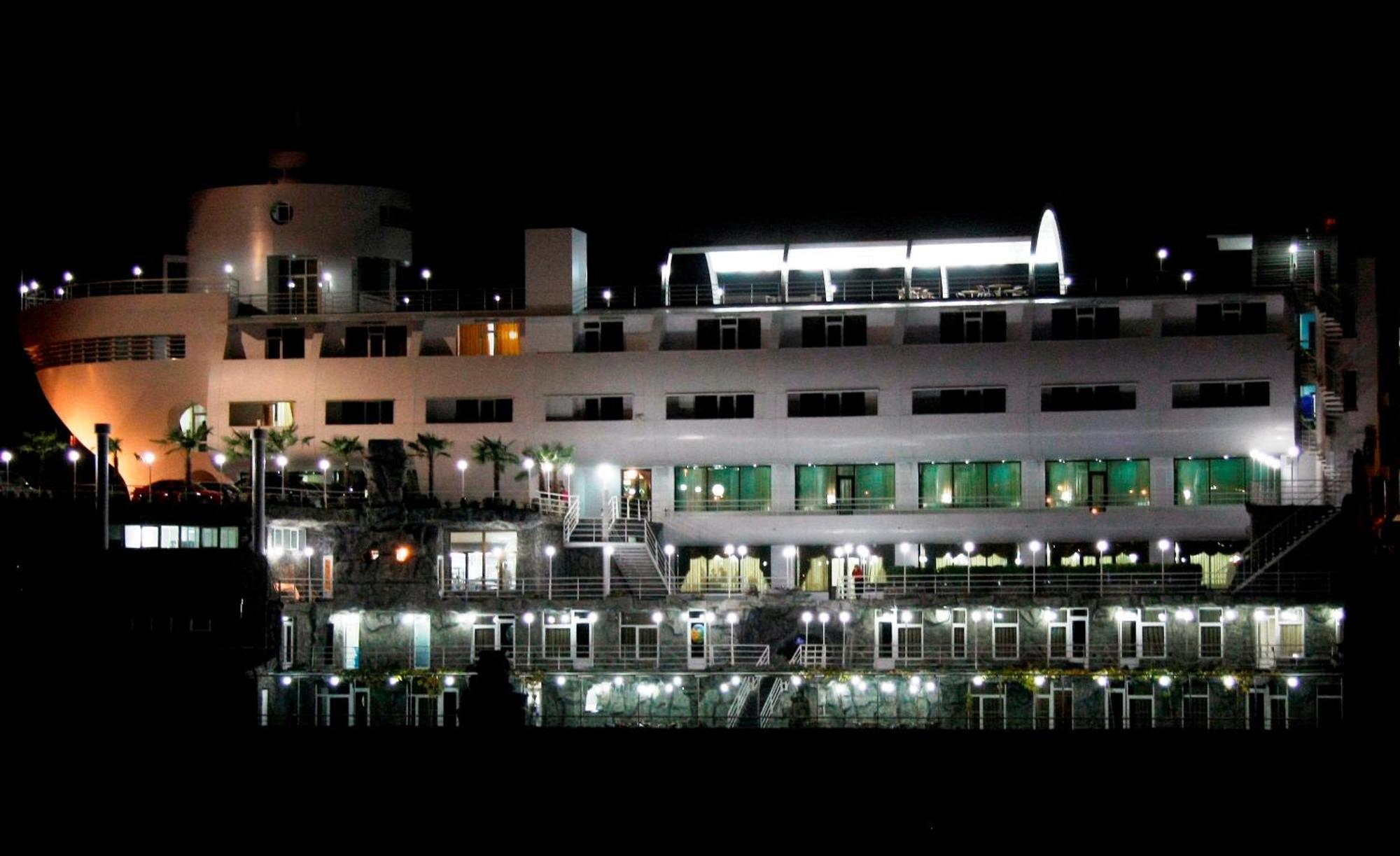 Cruise Hotel ティビリシ エクステリア 写真